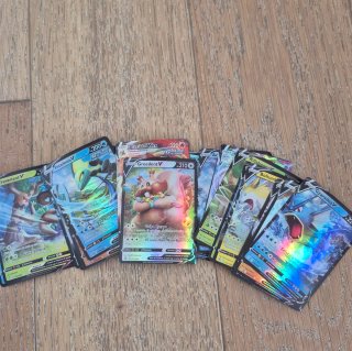 Cartas y Pegatinas Pokémon