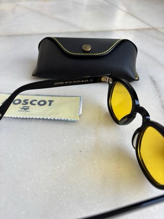 Gafas de sol Moscot negras y amarillas
