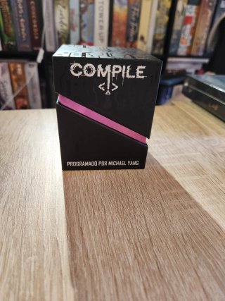 Juego de mesa Compile enfundado