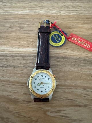 Reloj Duward Cuarzo Dorado y Marrón