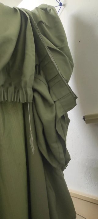 Cortina verde confeccionada lista para usar