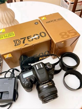 Nikon D7500 con objetivos