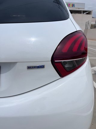 Peugeot 208 1.6 , 2016