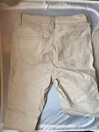 Pantalón efecto cuero beige