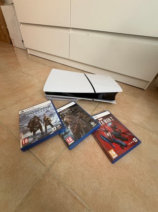Console PS5 con 2 controller e 3 giochi