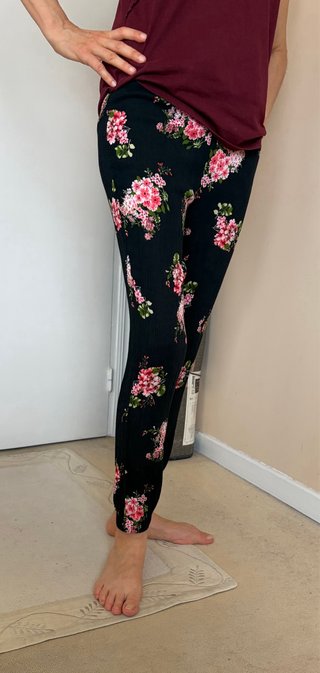 Pantaloni in viscosa con stampa floreale
