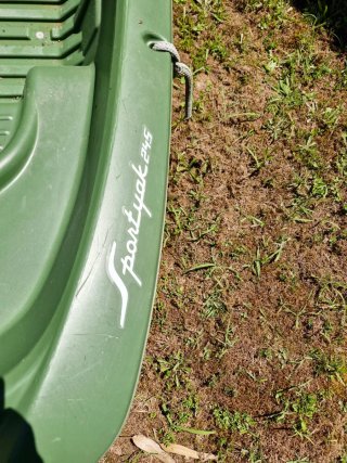 Barco verde Sportyak 245 con remos
