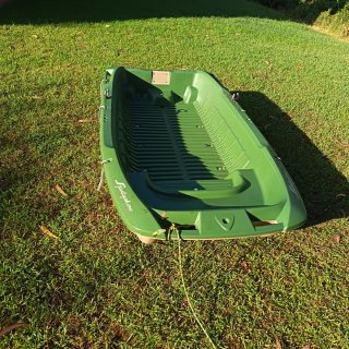 Barco verde Sportyak 245 con remos