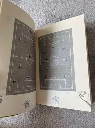 Kika súper bruja: Loca por el fútbol