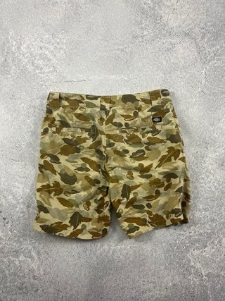 Pantalón corto Dickies estampado hojas W30