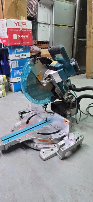 Ingletadora telescópica Makita 1650W