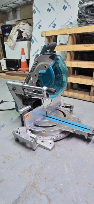 Ingletadora telescópica Makita 1650W