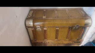 Baúl antiguo madera y metal