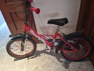 Bicicleta infantil roja
