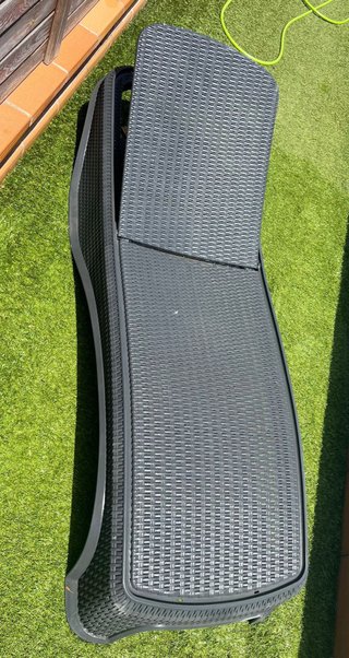 Tumbona apilable efecto Rattan gris