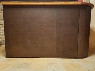 Mostrador de acero corten y madera de pino