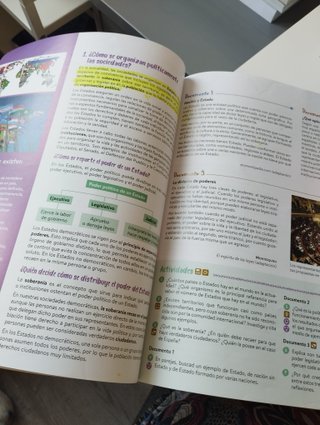 Educación en Valores Cívicos y Éticos ESO. Libr...