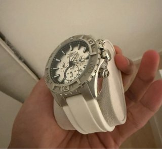 Reloj Invicta Cronógrafo Plata y Blanco