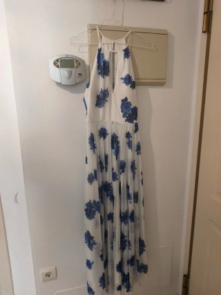 Vestido floral azul y blanco