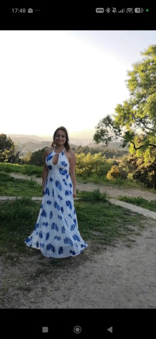 Vestido floral azul y blanco