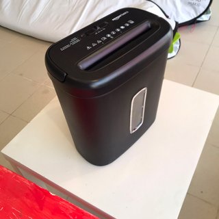 Trituradora Amazon Basics Negra