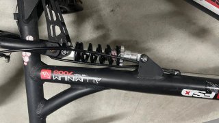 Bicicleta con freno de disco y doble suspensión
