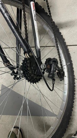 Bicicleta con freno de disco y doble suspensión