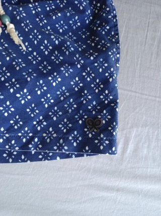 Bañador azul con estampado blanco