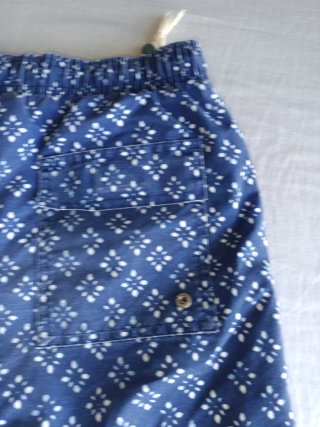 Bañador azul con estampado blanco