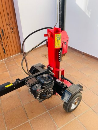 Astilladora de leña motorizada