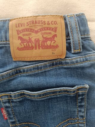Lote 2 Pantalones Cortos T8 Levi's y Tommy Hilfige
