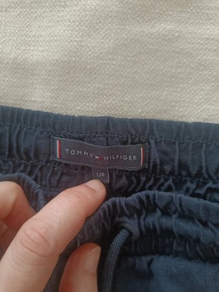 Lote 2 Pantalones Cortos T8 Levi's y Tommy Hilfige