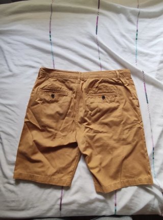 Pantalones cortos  amarillos talla 44