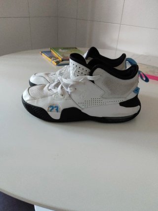 Zapatillas Jordan Blancas y Azules