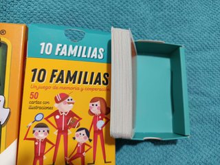 Lote 2 juegos de mesa: What's Up Junior y 10 Famil