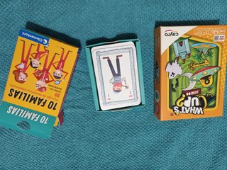 Lote 2 juegos de mesa: What's Up Junior y 10 Famil