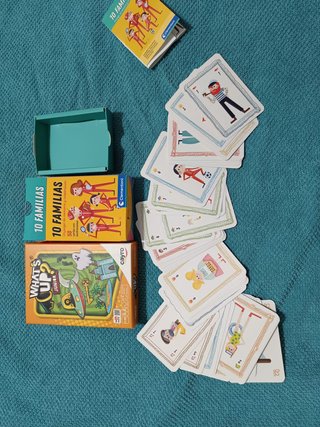 Lote 2 juegos de mesa: What's Up Junior y 10 Famil