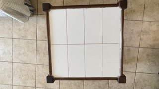 Mesa auxiliar de madera y cerámica