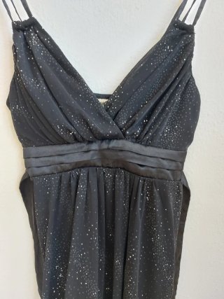 Vestido de fiesta negro con brillos