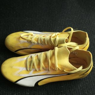 Botas de fútbol Puma amarillas talla 40