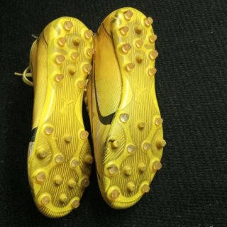 Botas de fútbol Puma amarillas talla 40