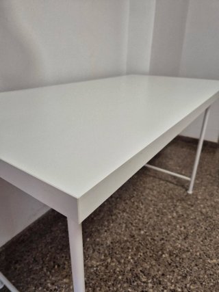 Escritorio Ikea LAGKAPTEN + Flexo TERTIAL