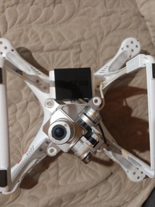 Dron DJI Phantom con muchos accesorios