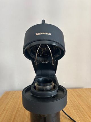 Cafetera Nespresso Vertuo Pop Negra