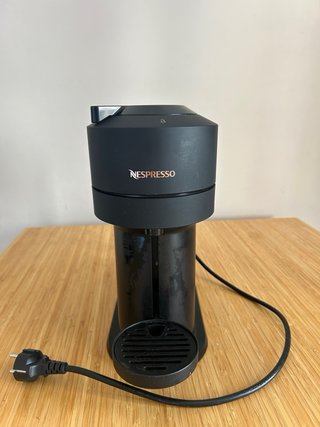 Cafetera Nespresso Vertuo Pop Negra