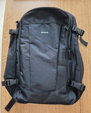 Mochila de viaje Ecohub negra.