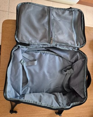 Mochila de viaje Ecohub negra.