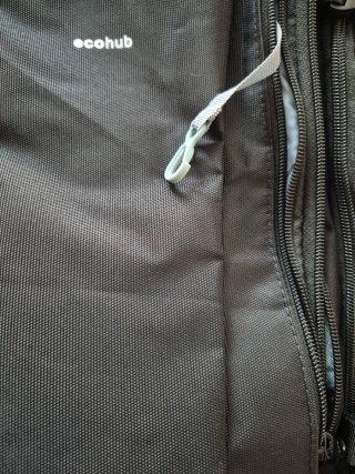 Mochila de viaje Ecohub negra.