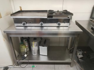 Plancha con fogón - 1 año de uso