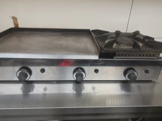 Plancha con fogón - 1 año de uso